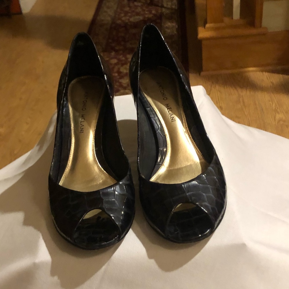 Antonio Melani Blue Patent Leather Heels Size 7Med - Picture 7 of 10